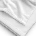 Weißes Handtuch aus Baumwolle und Polyester.