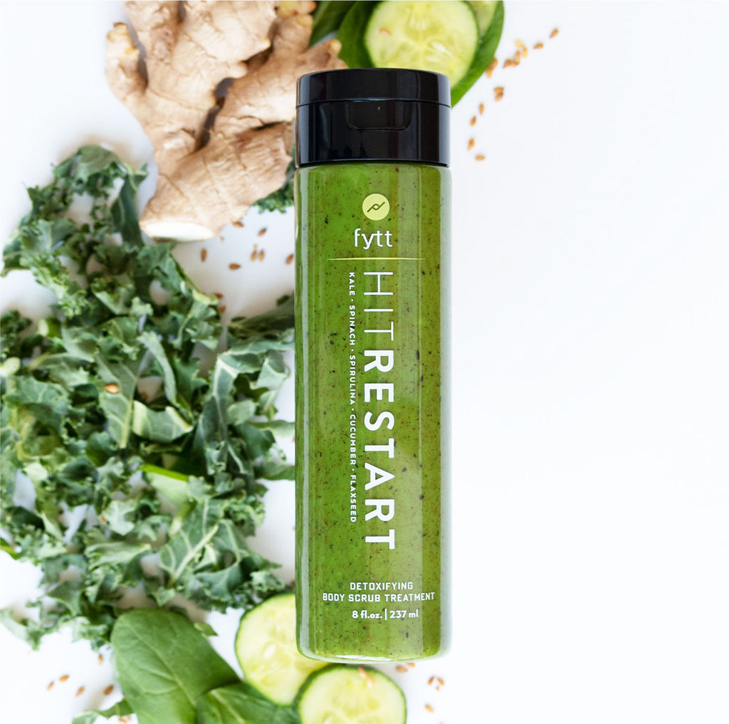Entgiftende Peelingmaske mit Tonerde und Pflanzenextrakten.